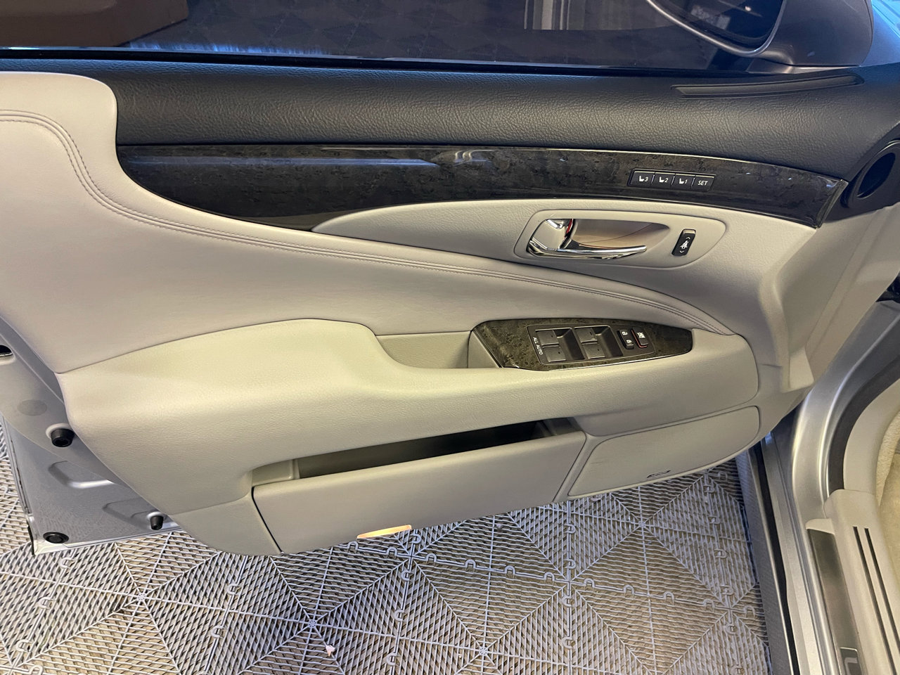 Used 2009 Lexus LS 460 image 22