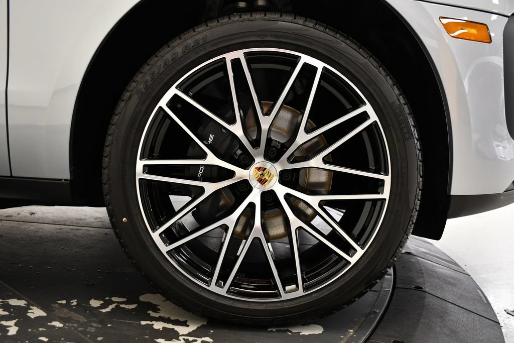 Certified 2026 Porsche Macan AWD/4WD image 19