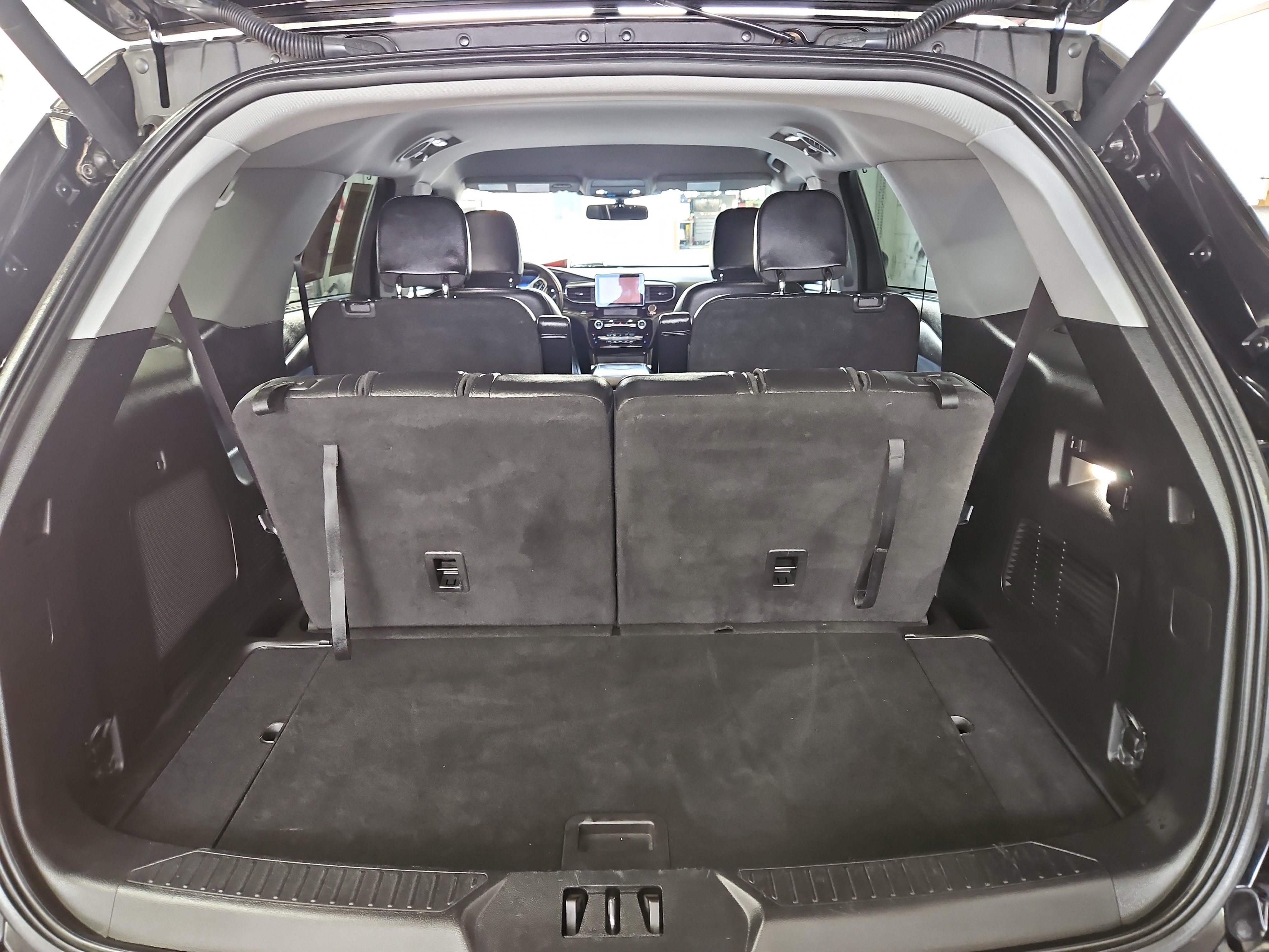 Used 2023 Ford Explorer Limited image 12