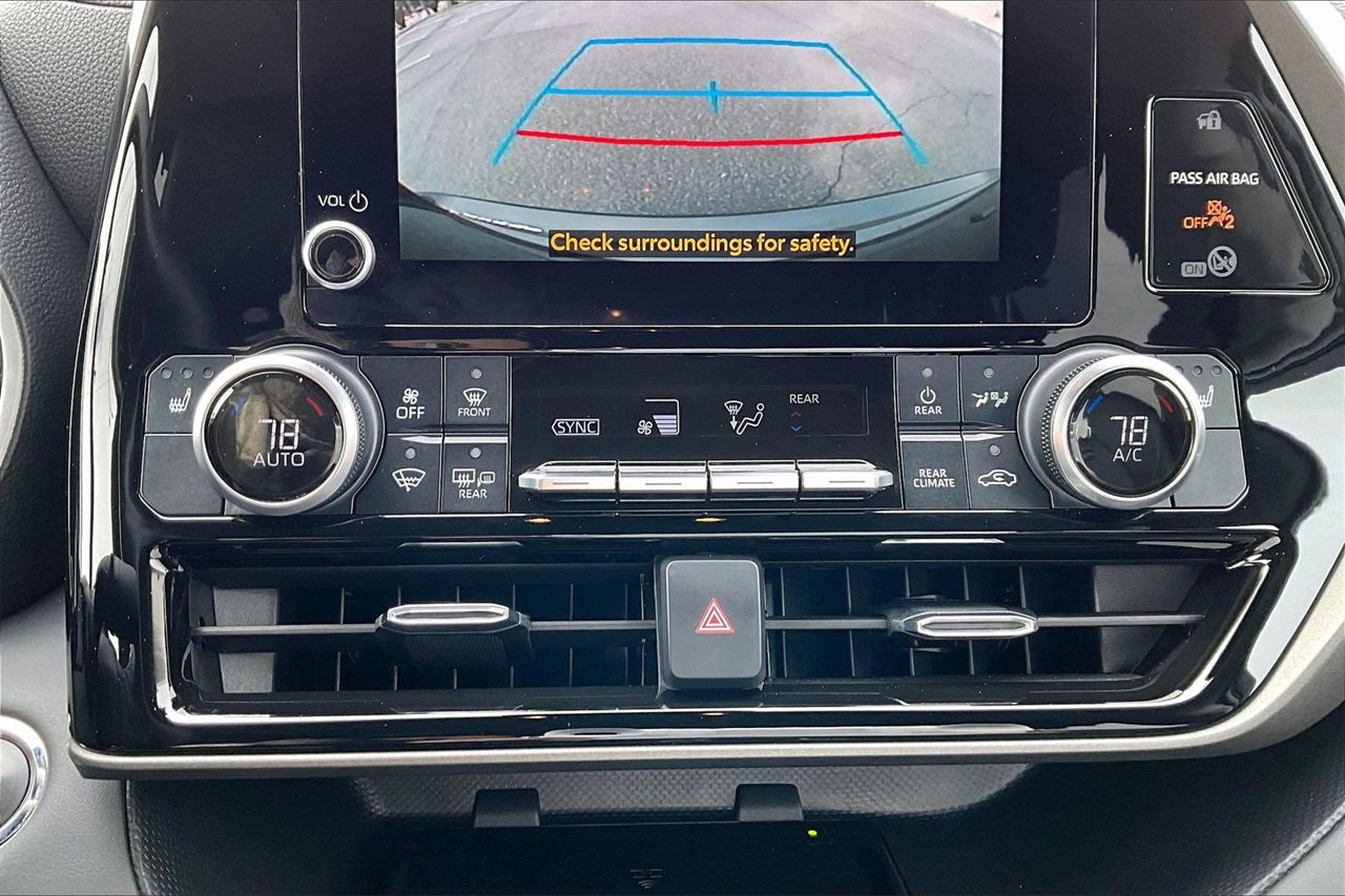 Used 2023 Toyota Highlander L image 17