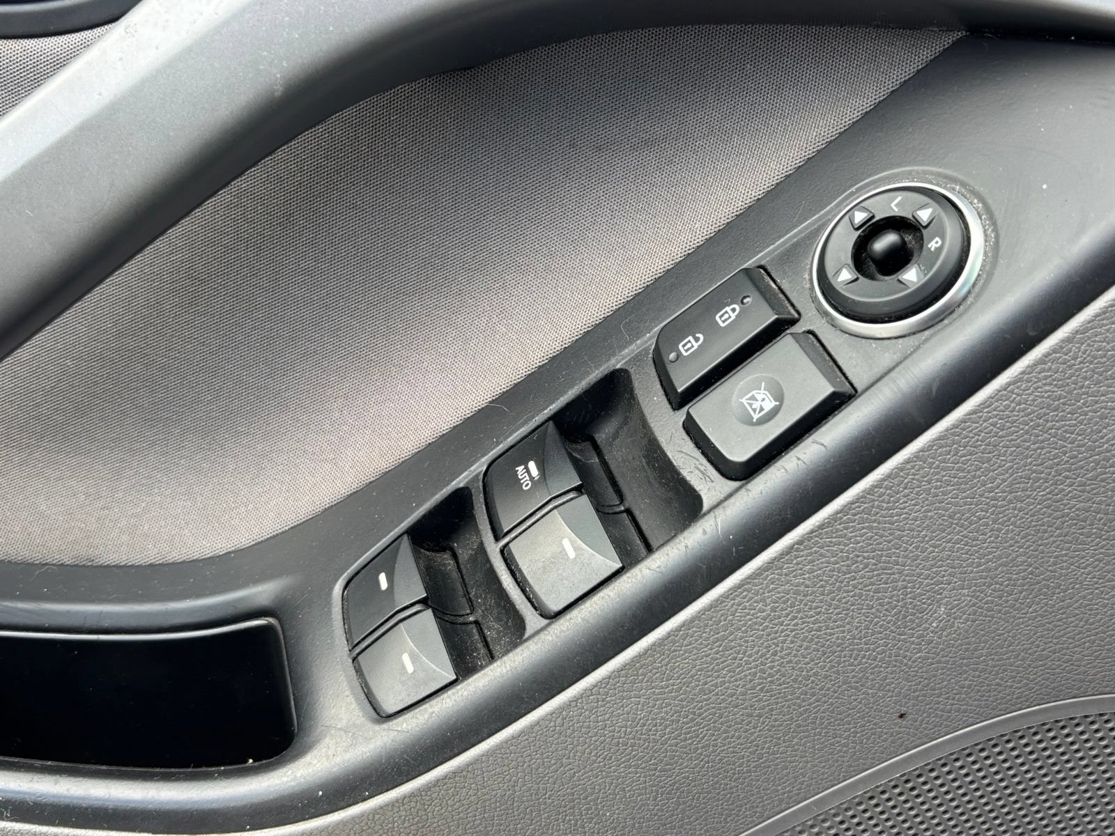 Used 2015 Hyundai Elantra SE w/ Option Group 02 FWD image 7