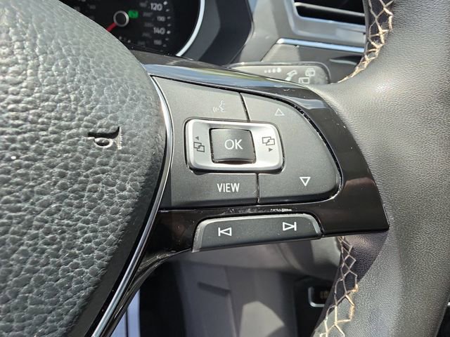 Used 2021 Volkswagen Tiguan SE w/ Panoramic Sunroof Package FWD image 19