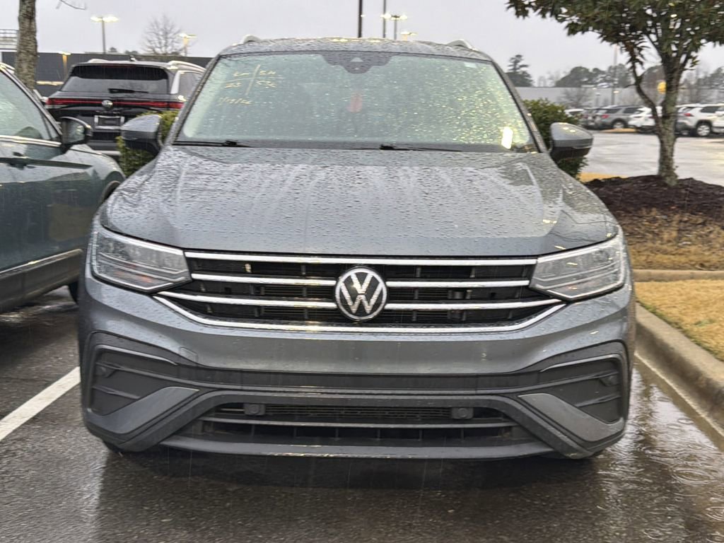 Used 2023 Volkswagen Tiguan SE image 2