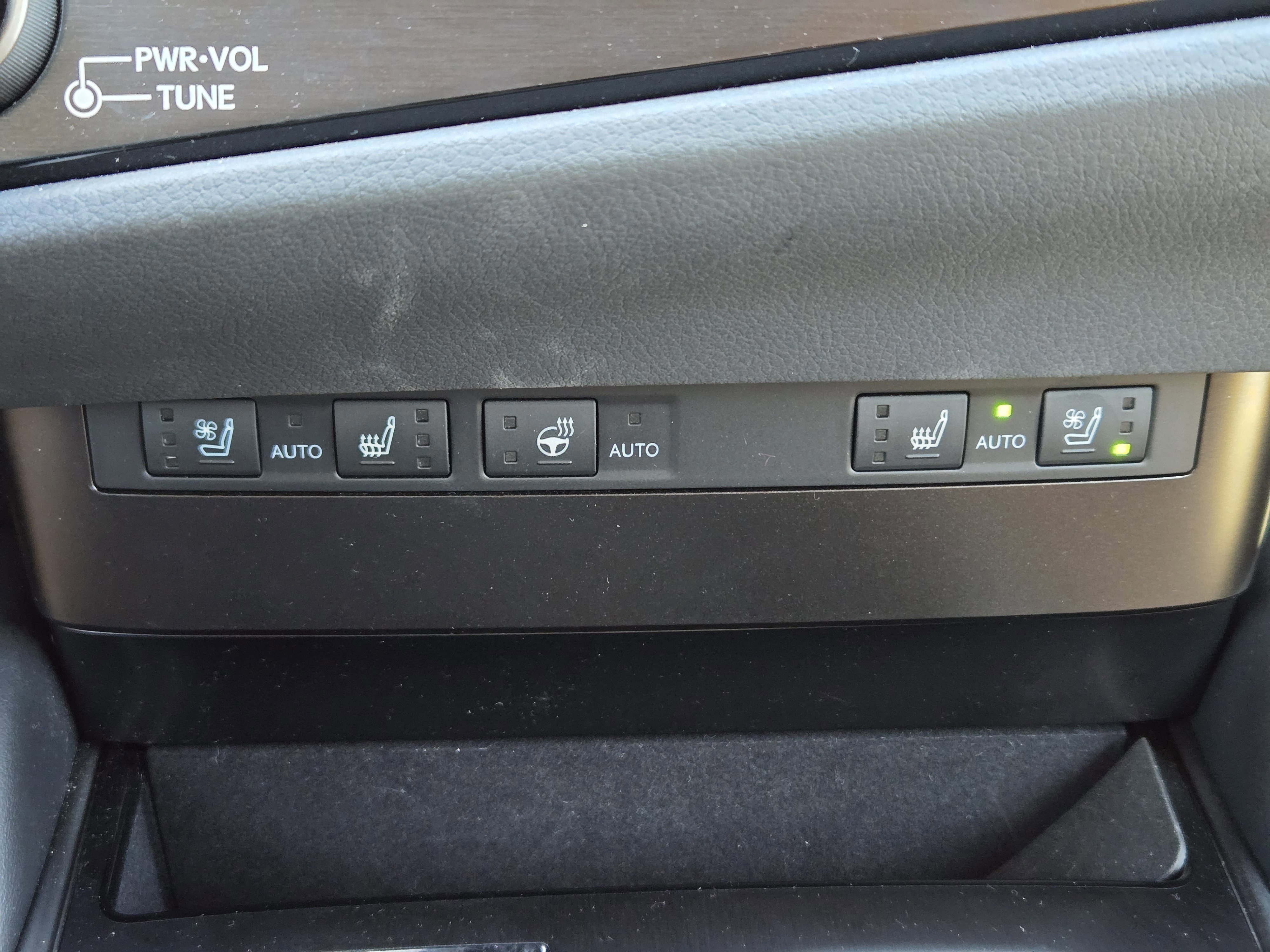 Used 2025 Lexus ES 300h w/ Premium Package FWD image 17