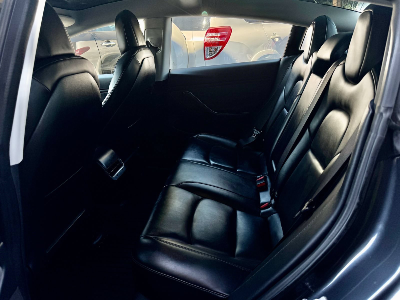 Used 2018 Tesla Model 3 Long Range RWD image 12