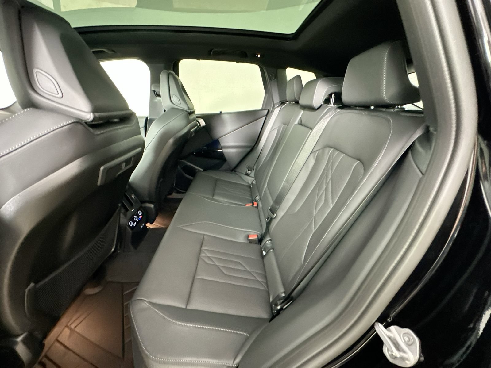 New 2026 BMW X3 xDrive30i w/ Premium Package AWD/4WD image 37