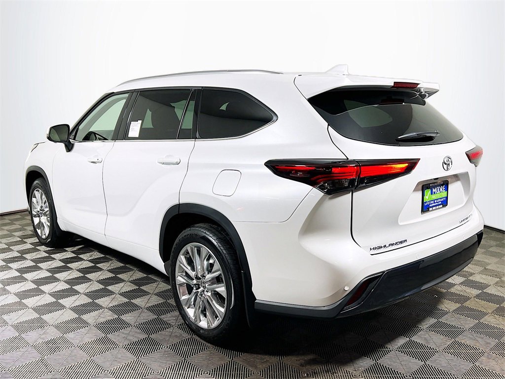 New 2025 Toyota Highlander Limited image 6
