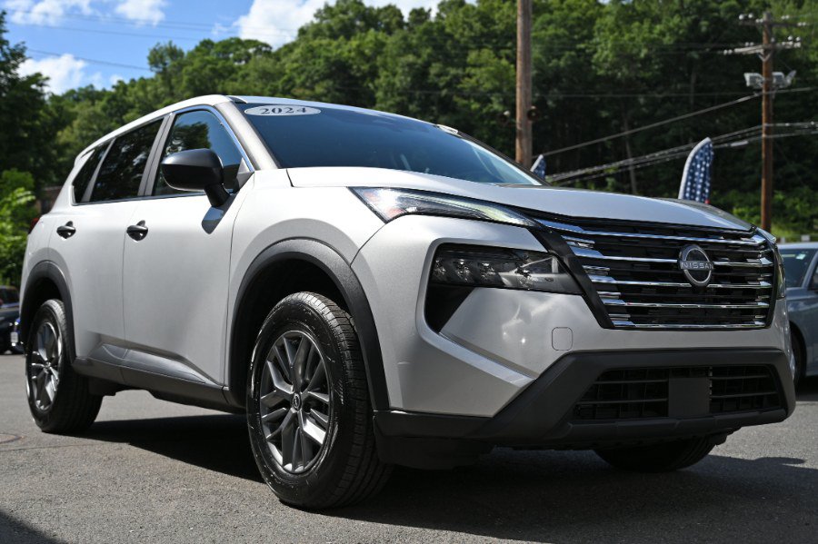 Used 2024 Nissan Rogue S FWD image 7