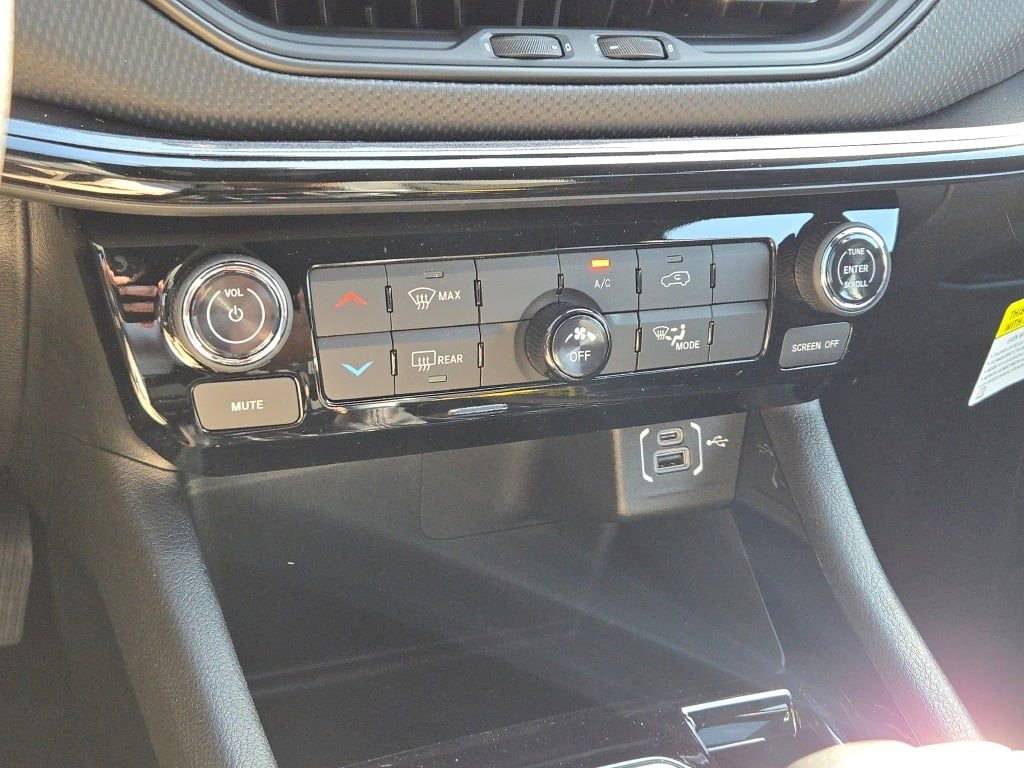 New 2026 Jeep Compass Latitude image 25