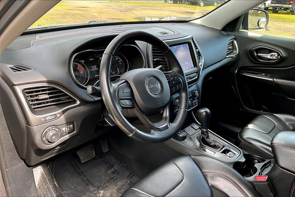 Used 2019 Jeep Cherokee Trailhawk w/ Cold Weather Group image 18
