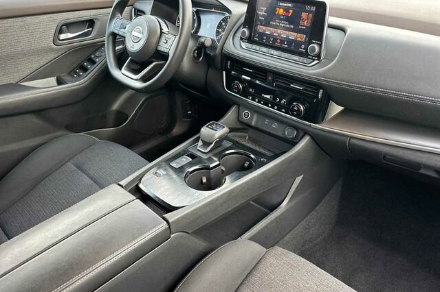 Used 2022 Nissan Rogue SV image 14