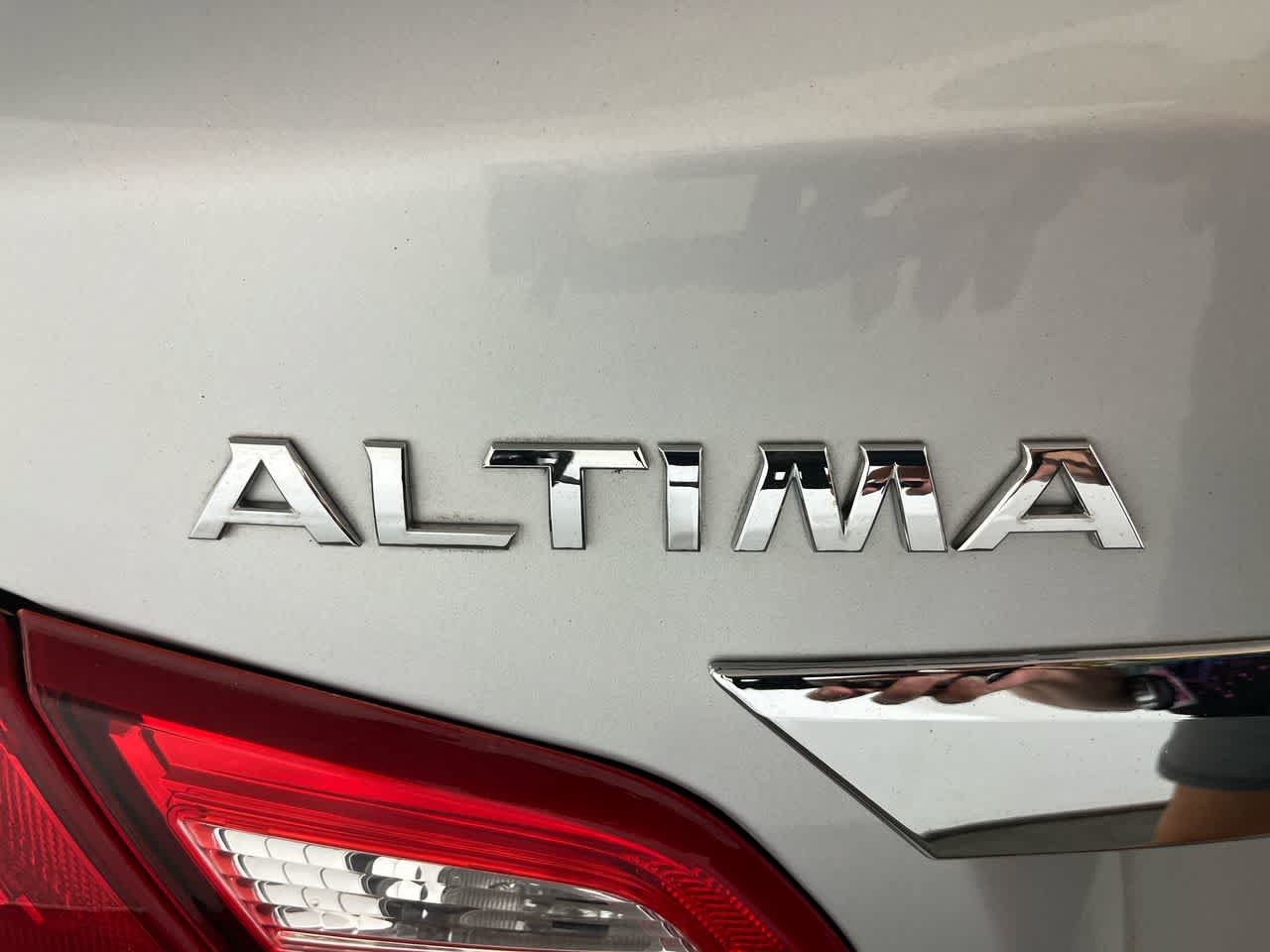 Used 2016 Nissan Altima 2.5 S w/ Power Driver Seat Package FWD image 11