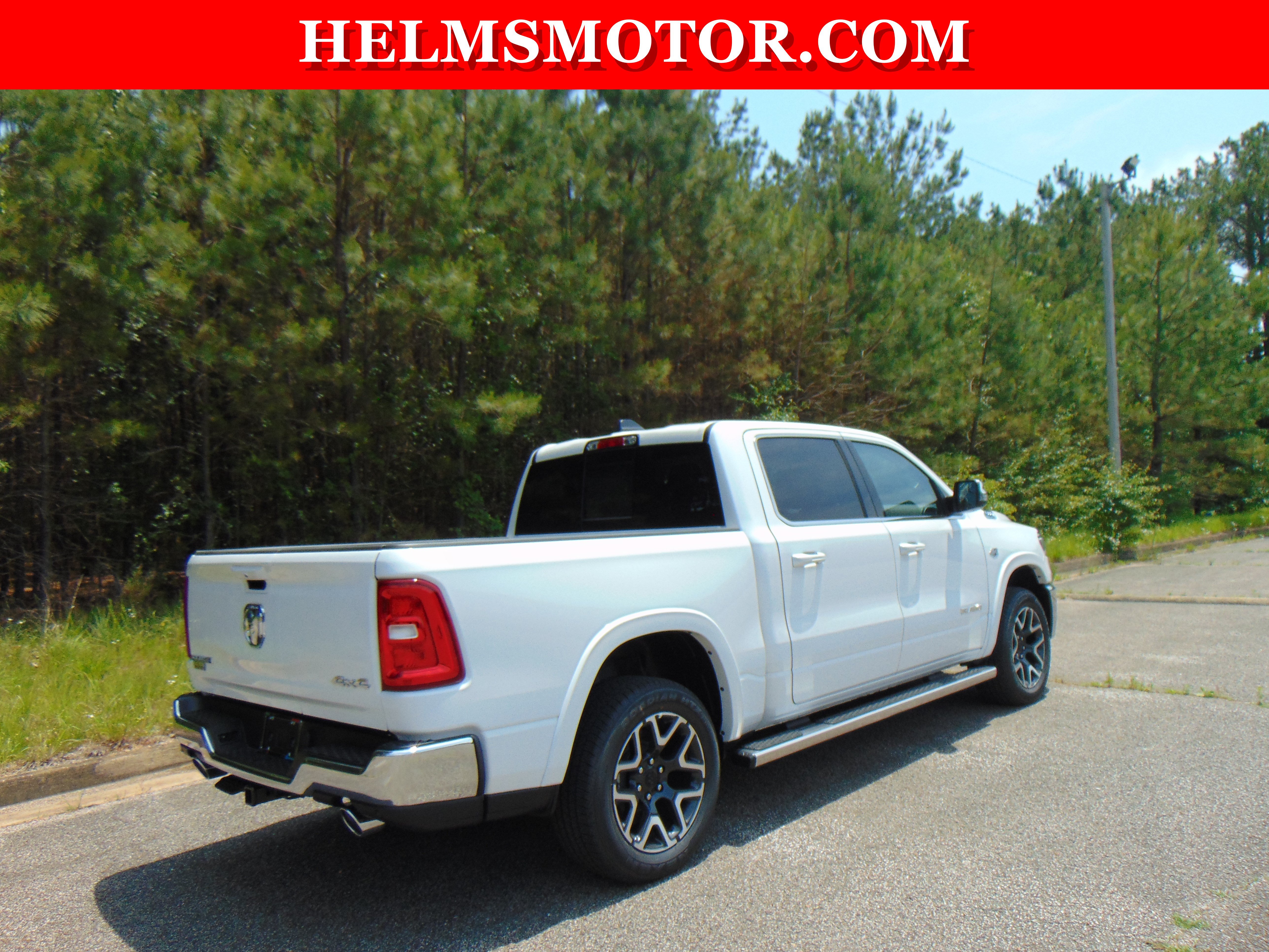 New 2026 RAM 1500 Laramie AWD/4WD image 17