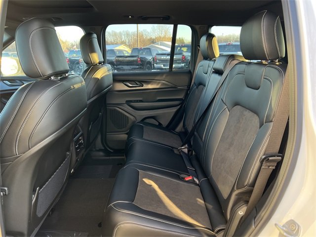 New 2025 Jeep Grand Cherokee Altitude image 5