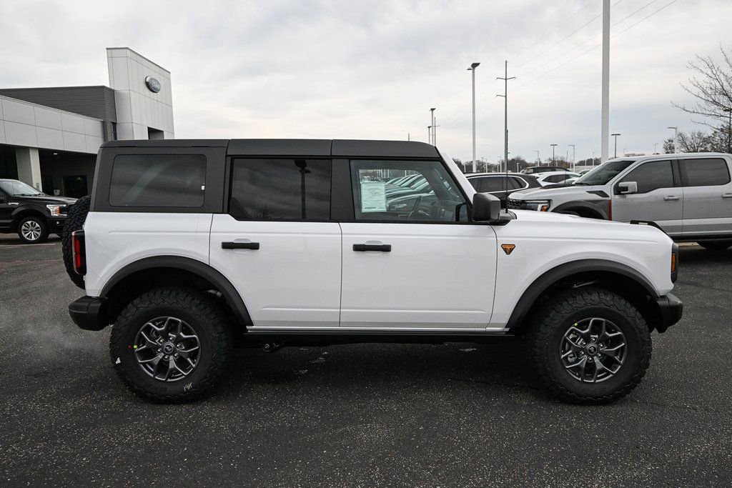 New 2025 Ford Bronco Badlands image 3