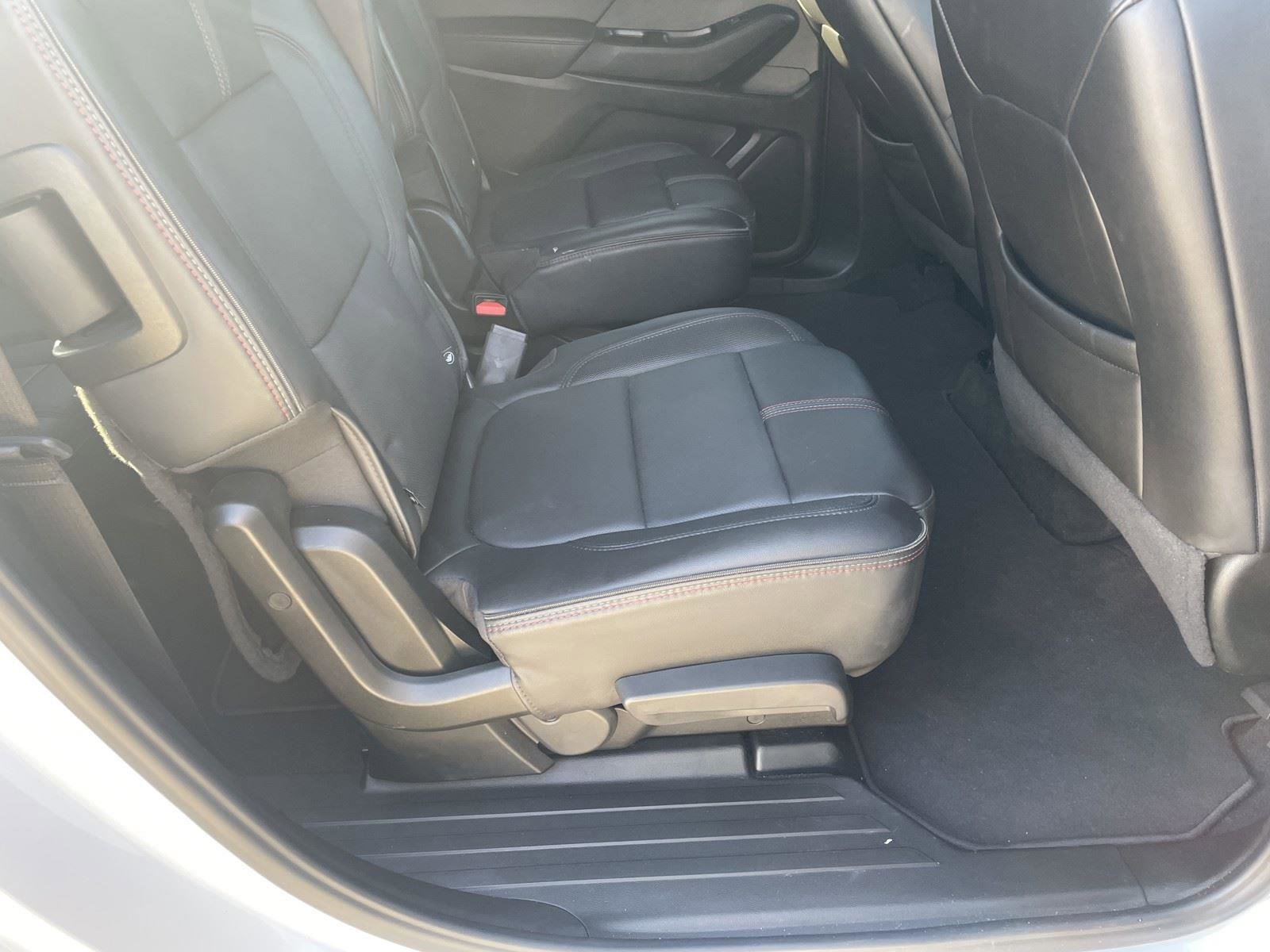 Used 2023 Chevrolet Traverse RS image 31