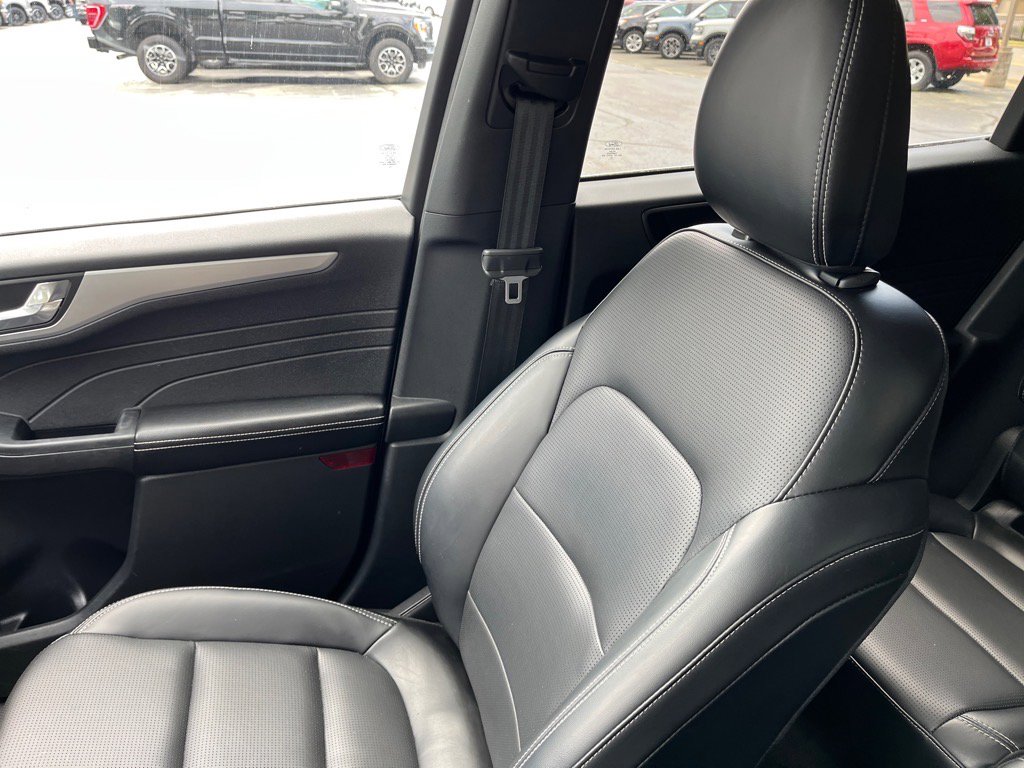 Used 2023 Ford Escape Platinum image 16