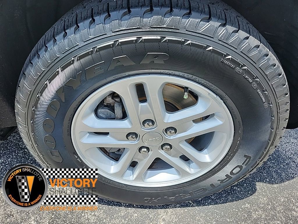 Certified 2023 Jeep Grand Cherokee Laredo image 13