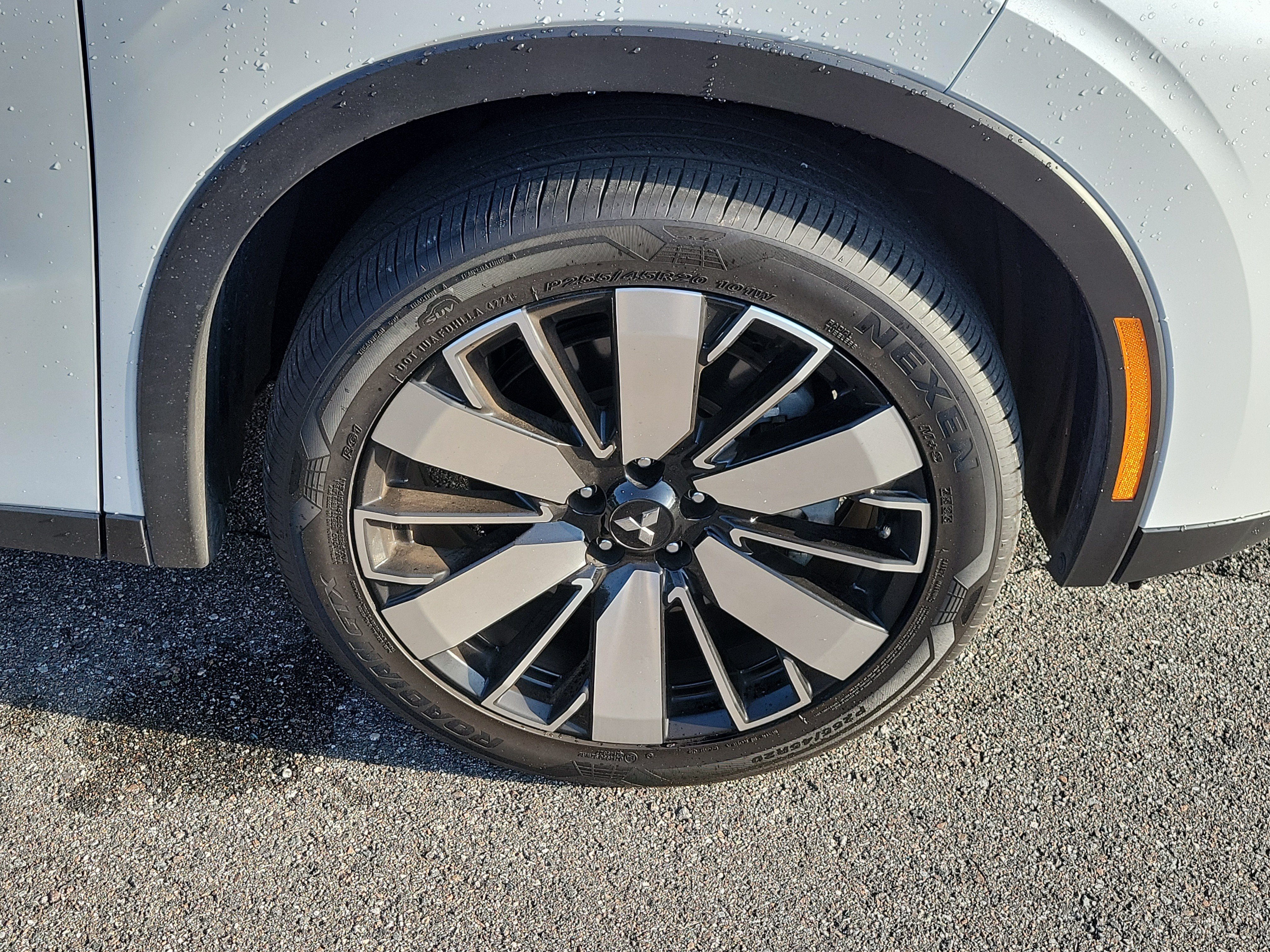 Used 2025 Mitsubishi Outlander SE FWD image 42
