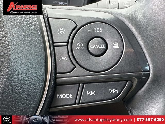 Used 2023 Toyota Corolla Cross LE AWD/4WD image 31
