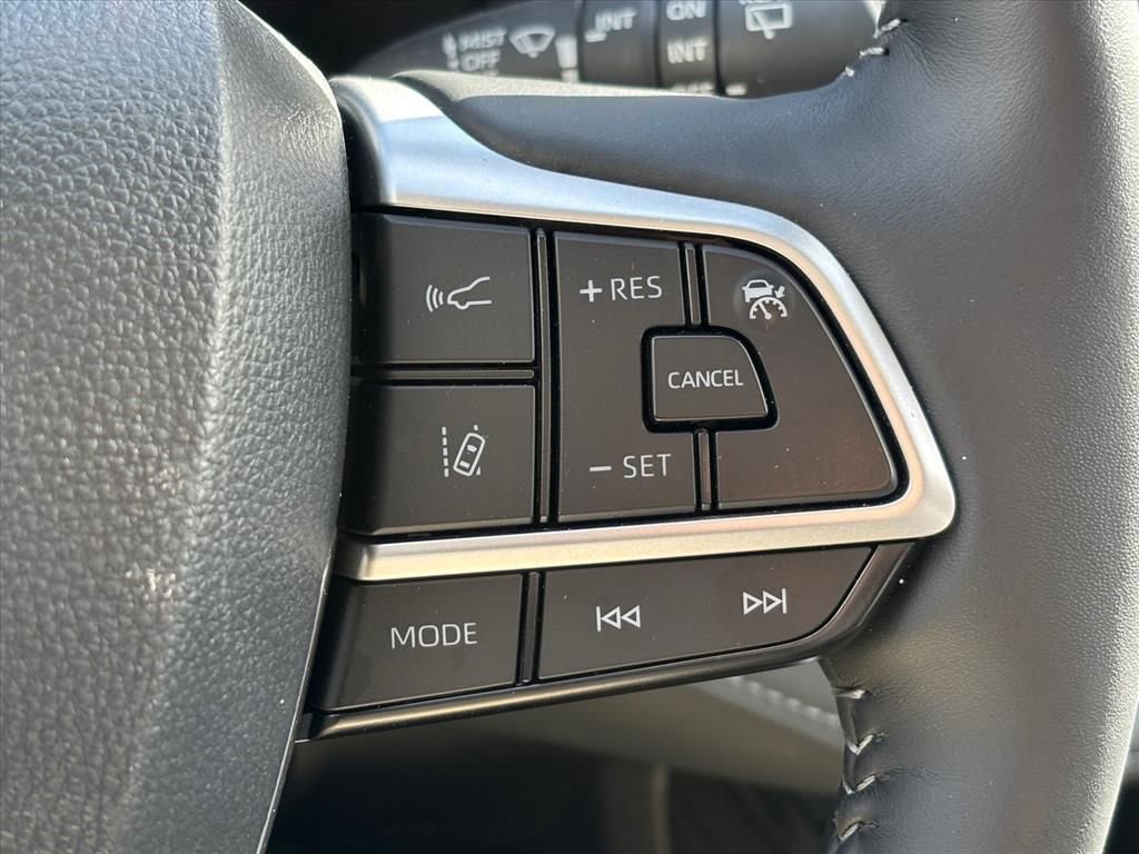 Used 2025 Toyota Highlander Limited image 18