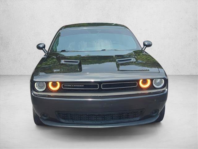 Used 2016 Dodge Challenger SXT RWD image 2