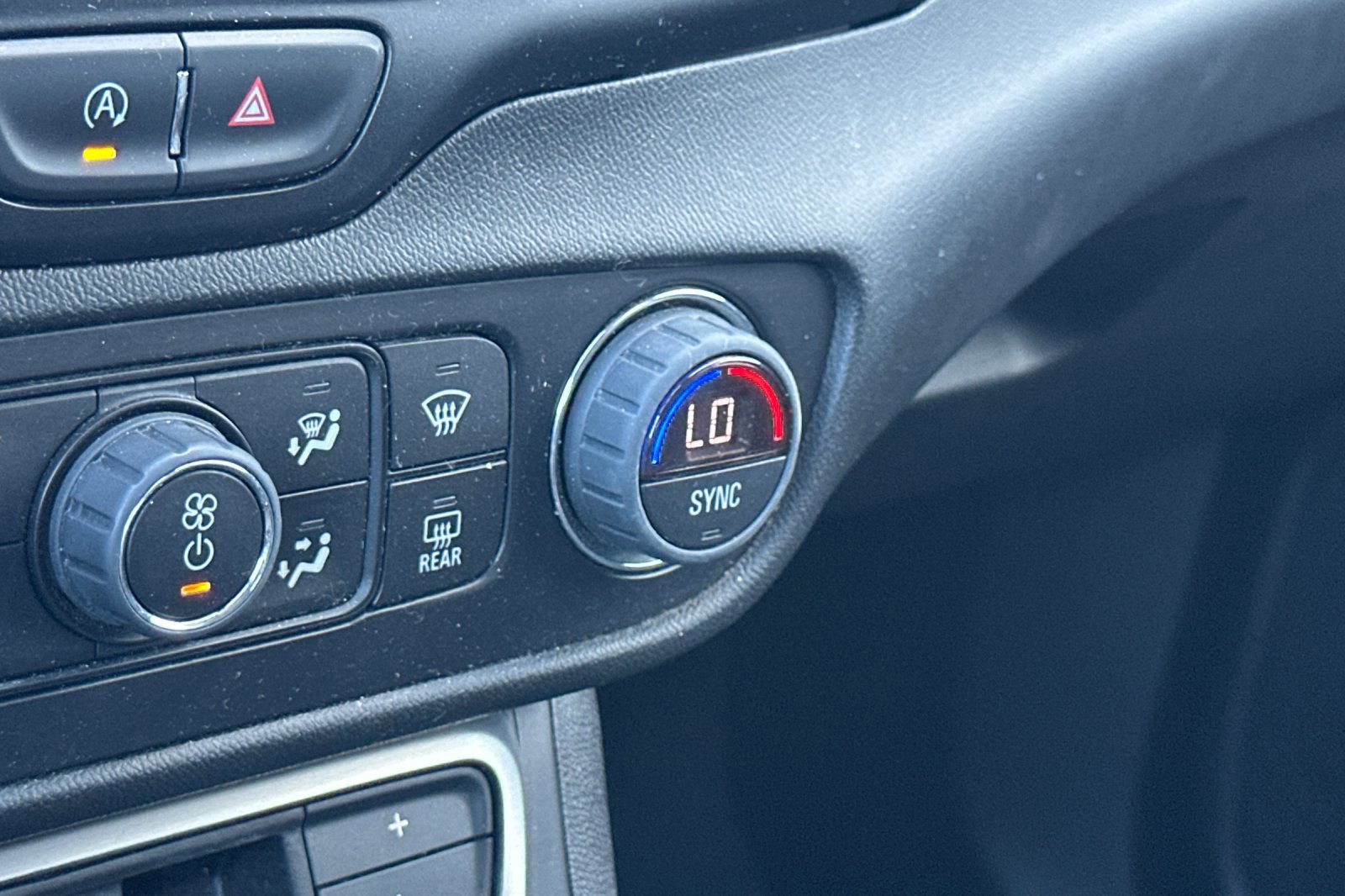 Used 2023 GMC Terrain SLT image 30