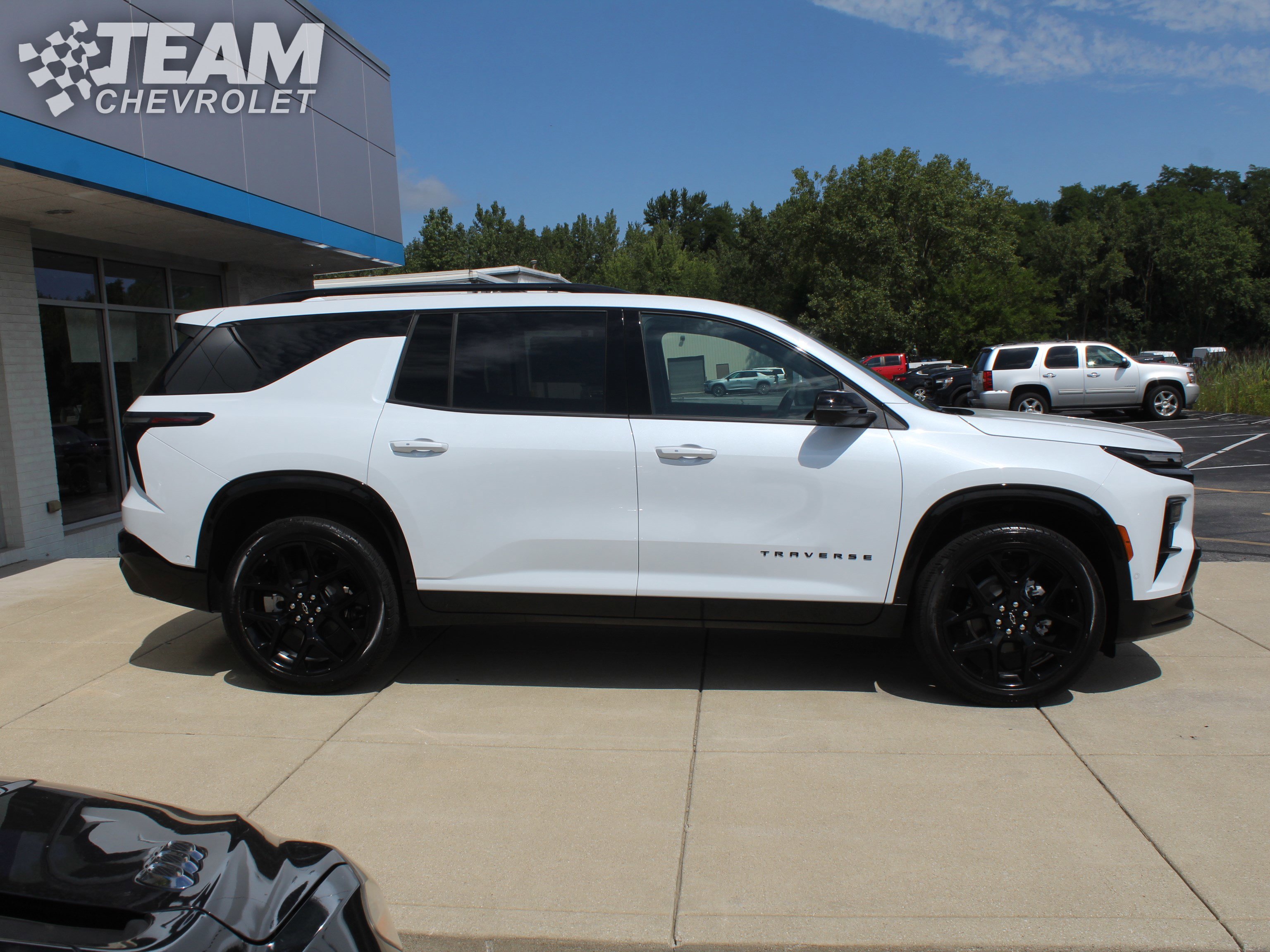 New 2026 Chevrolet Traverse RS w/ LPO, Floor Liner Package image 3