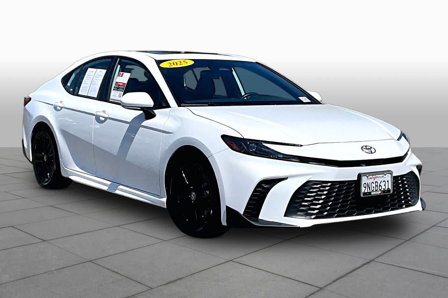 Used 2025 Toyota Camry SE FWD image 2