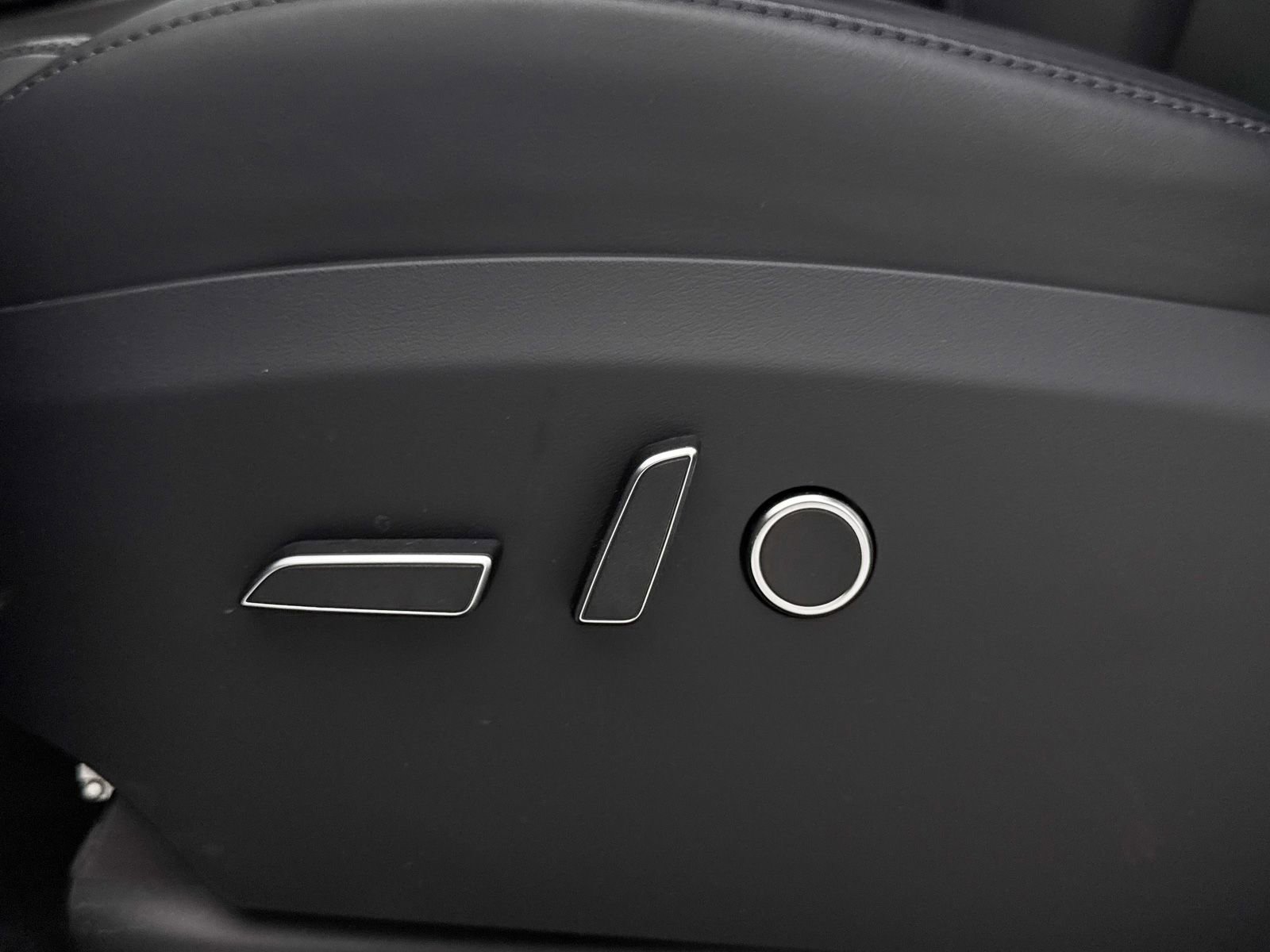 Used 2022 Tesla Model X Plaid image 28