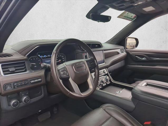 Used 2021 GMC Yukon XL Denali w/ Denali Premium Package image 10