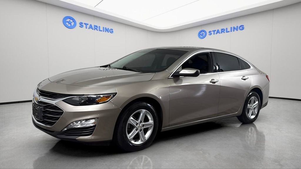 Used 2022 Chevrolet Malibu LT FWD image 2