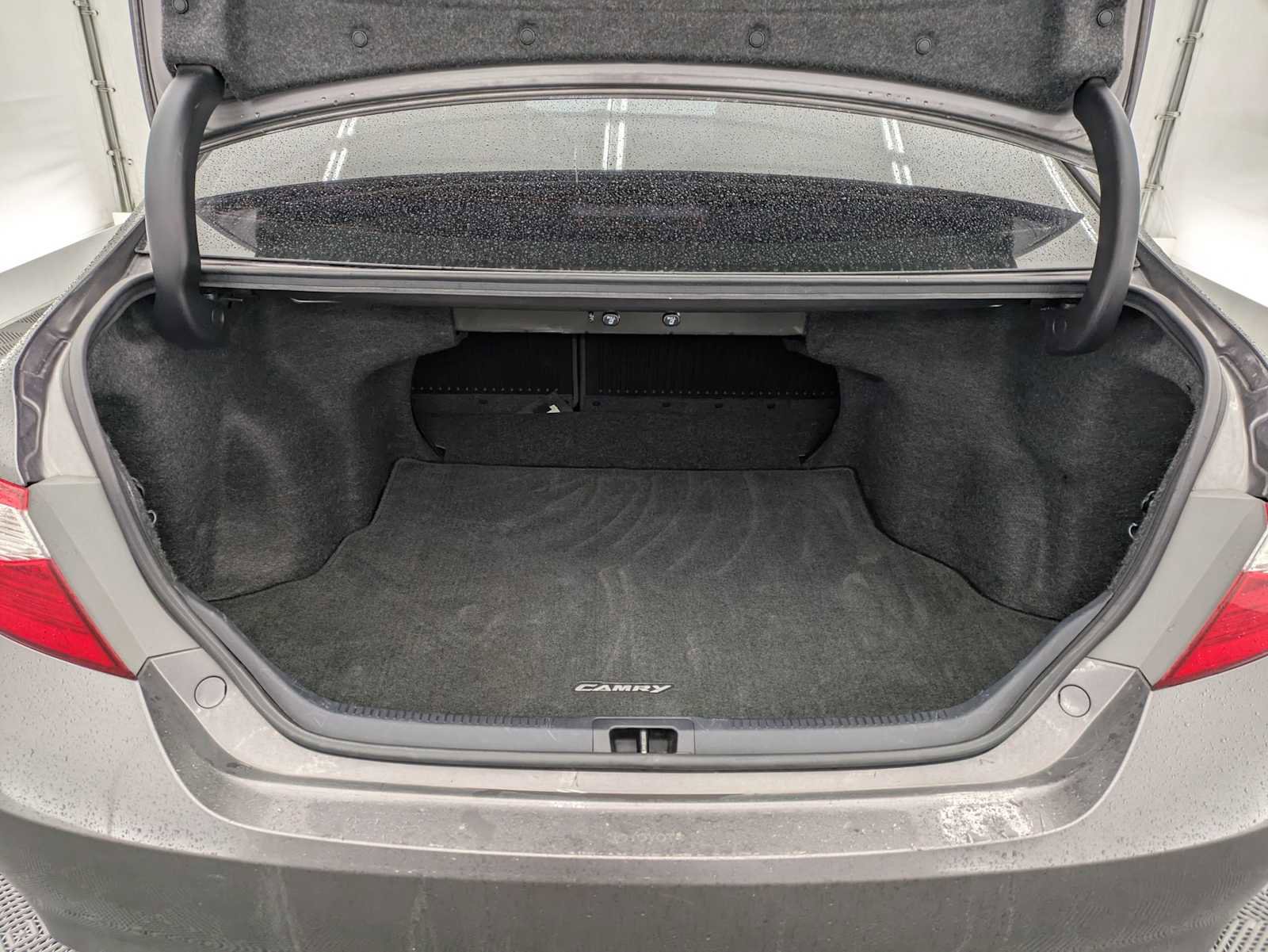 Used 2017 Toyota Camry XSE w/ Moonroof Package image 34