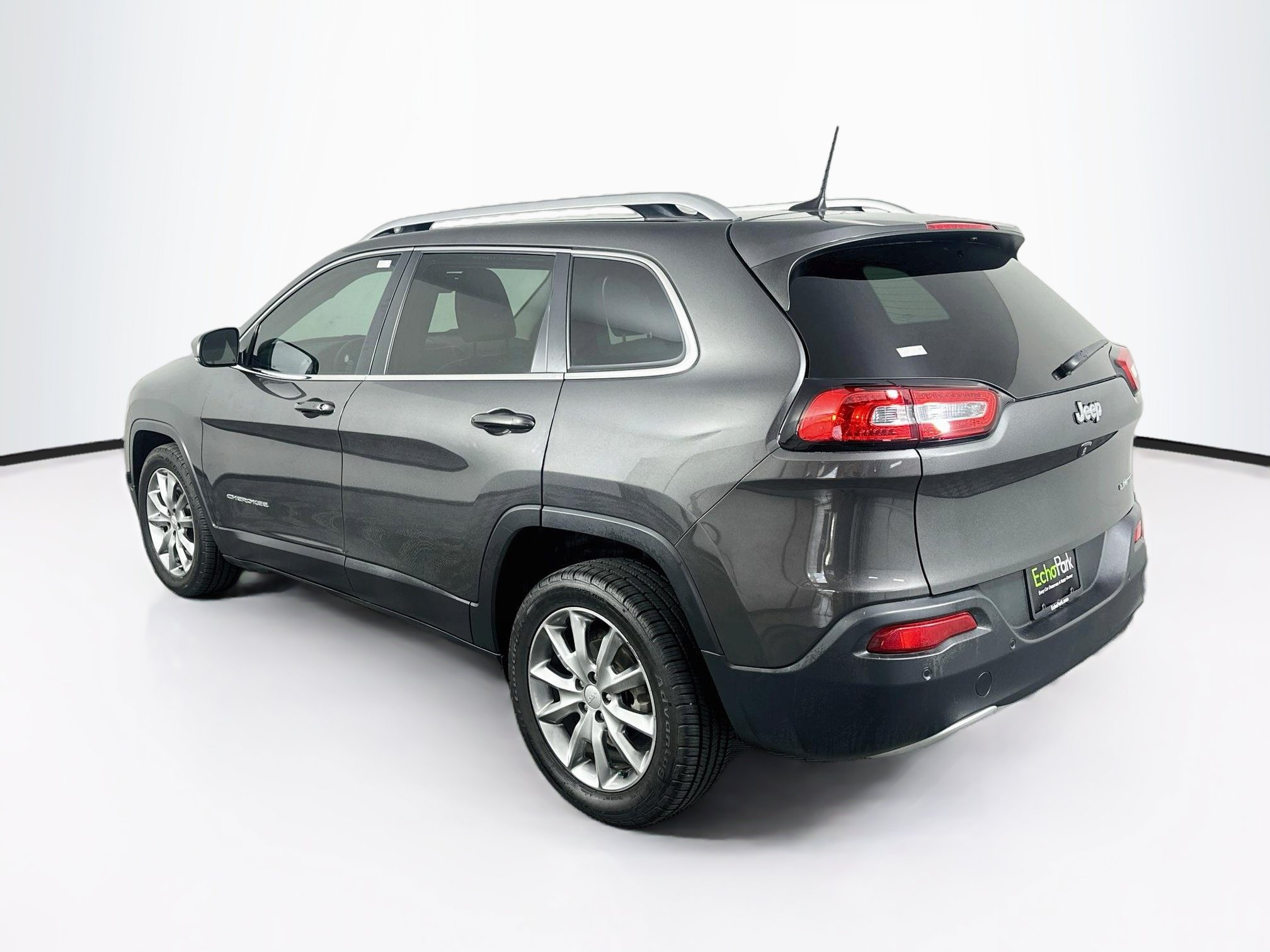 Used 2018 Jeep Cherokee Limited w/ Luxury Group FWD image 5