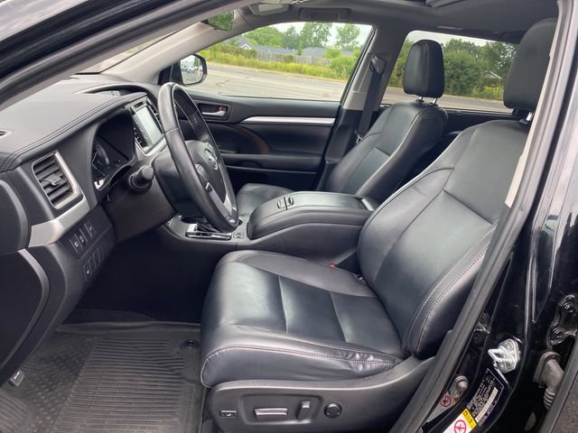 Used 2019 Toyota Highlander XLE AWD/4WD image 16