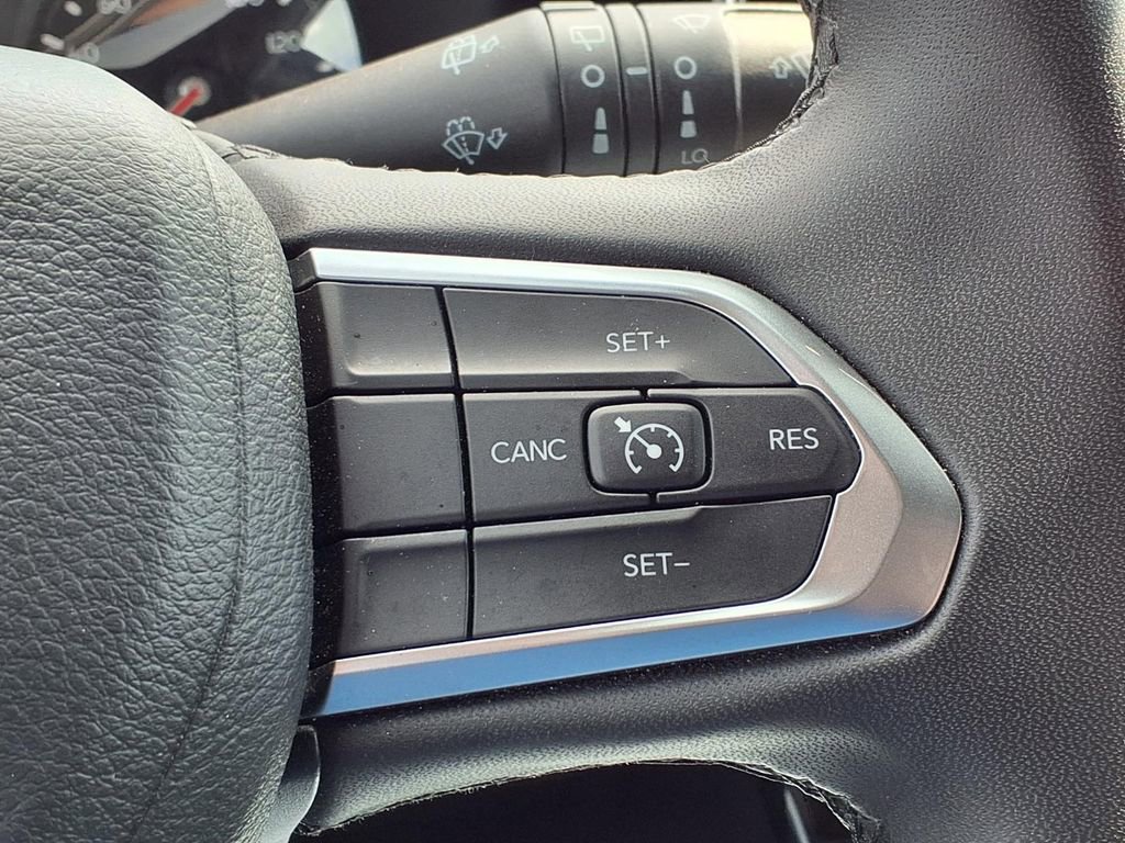 Used 2024 Jeep Compass Latitude image 29