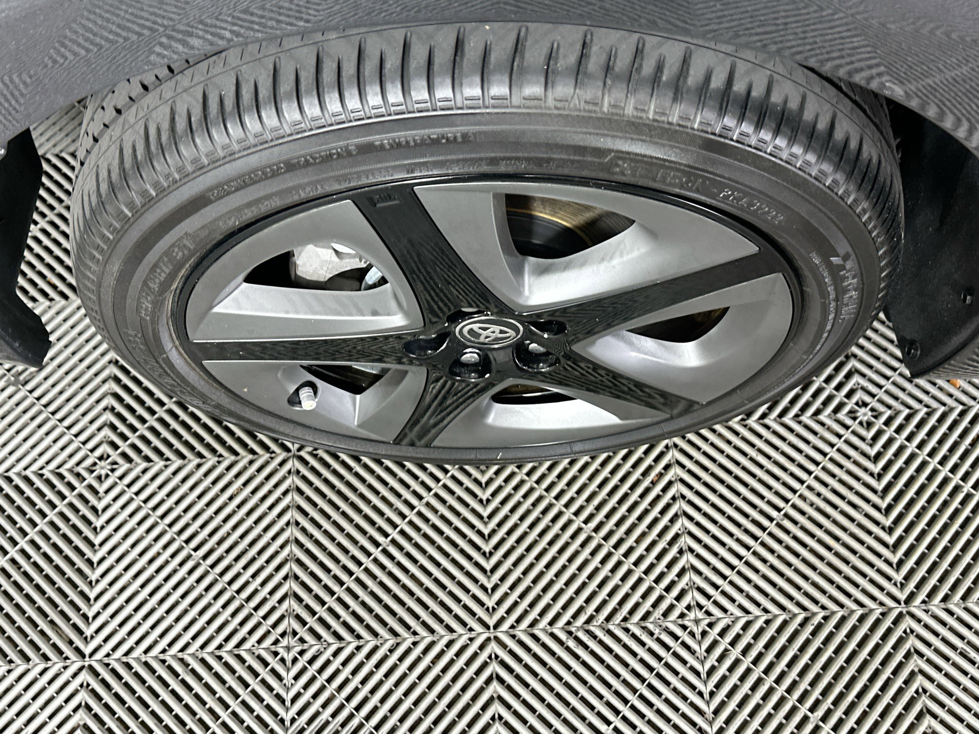 Used 2022 Toyota Prius Limited image 11