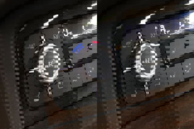 Used 2016 Volkswagen Touareg VR6 image 18