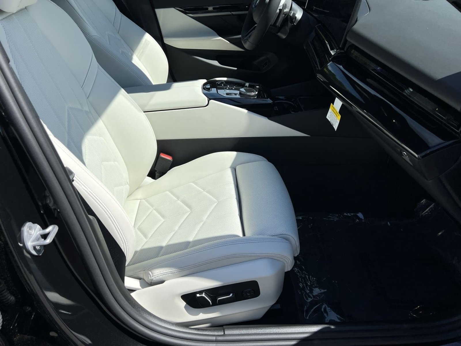New 2026 BMW 530i xDrive w/ M Sport Package AWD/4WD image 26
