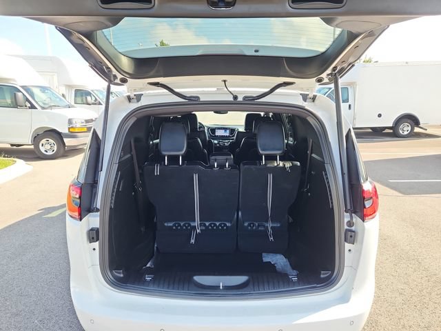 Used 2025 Chrysler Pacifica Select FWD image 33