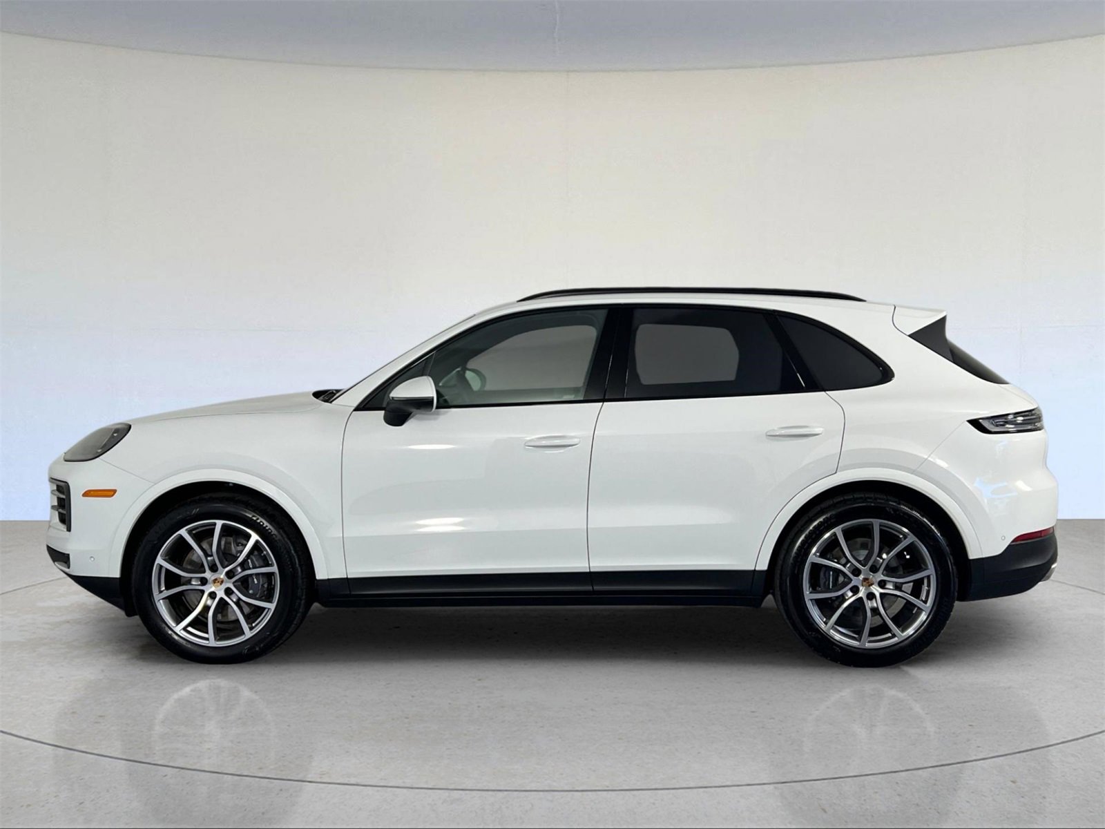 Certified 2025 Porsche Cayenne image 2