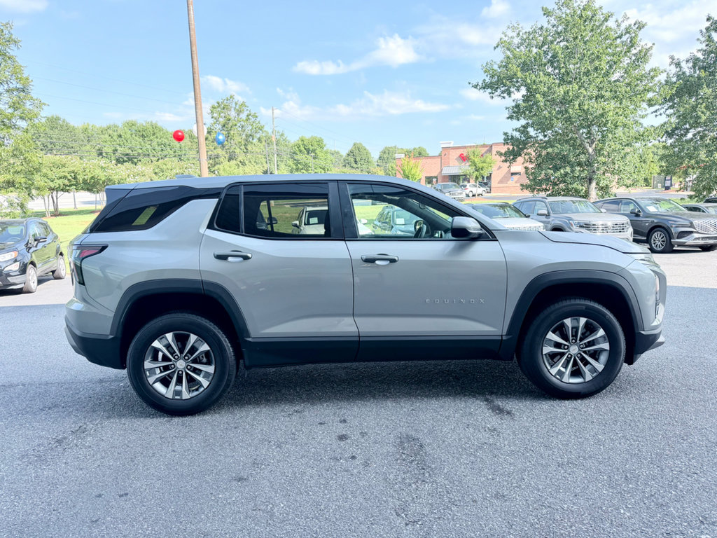 Used 2026 Chevrolet Equinox LT AWD/4WD image 4