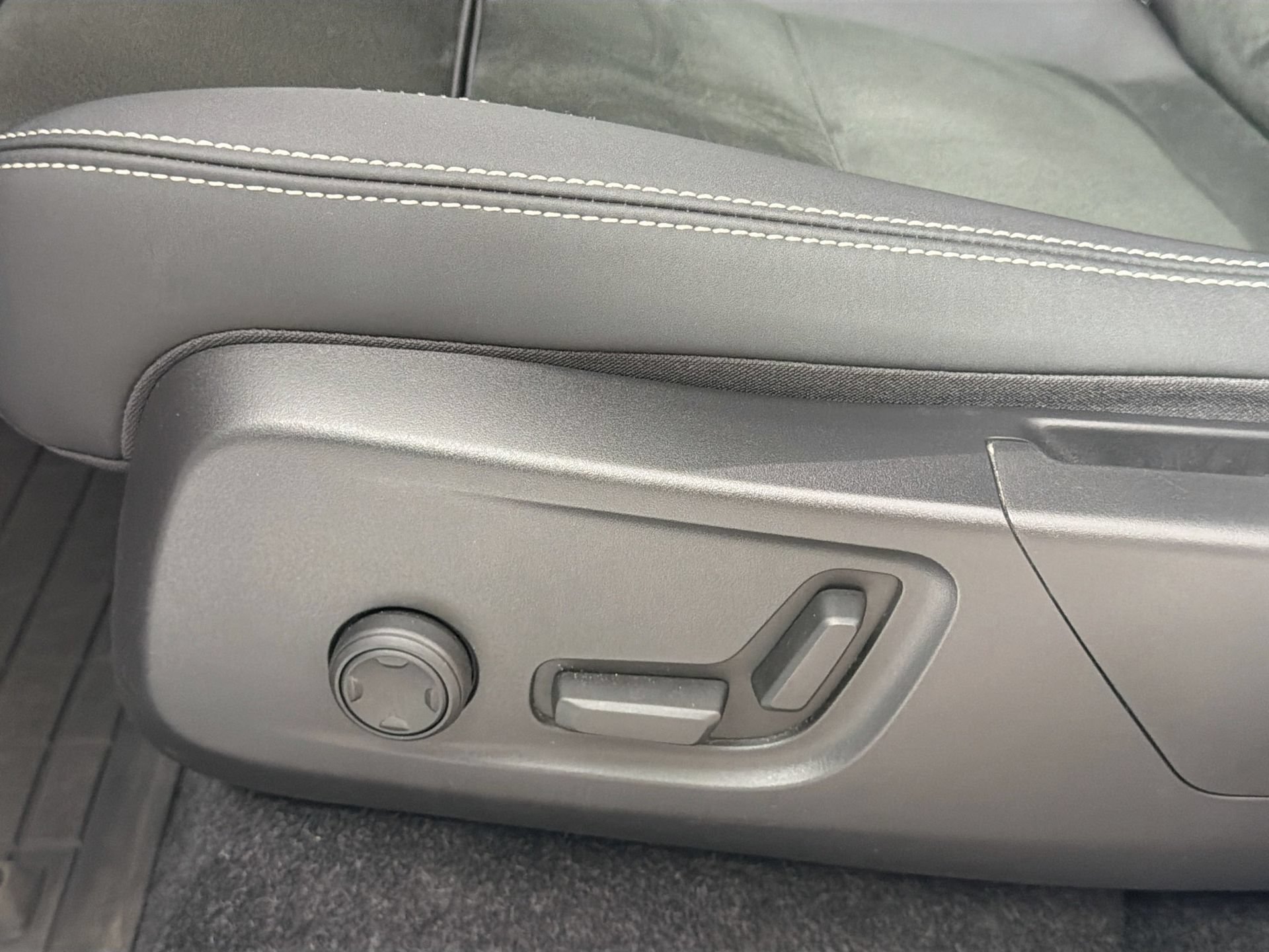 Certified 2023 Volvo C40 P8 Recharge Ultimate w/ Protection Package Premier AWD/4WD image 19