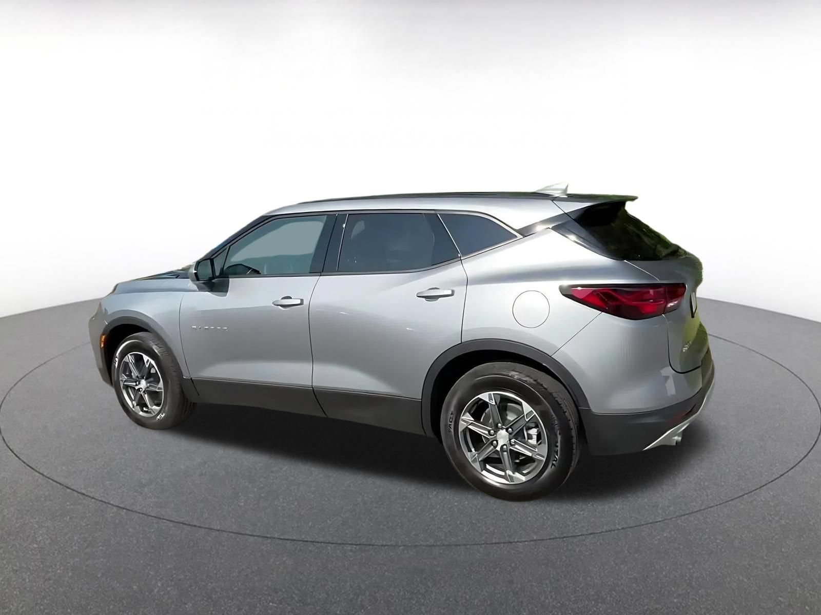 Used 2025 Chevrolet Blazer LT FWD image 8