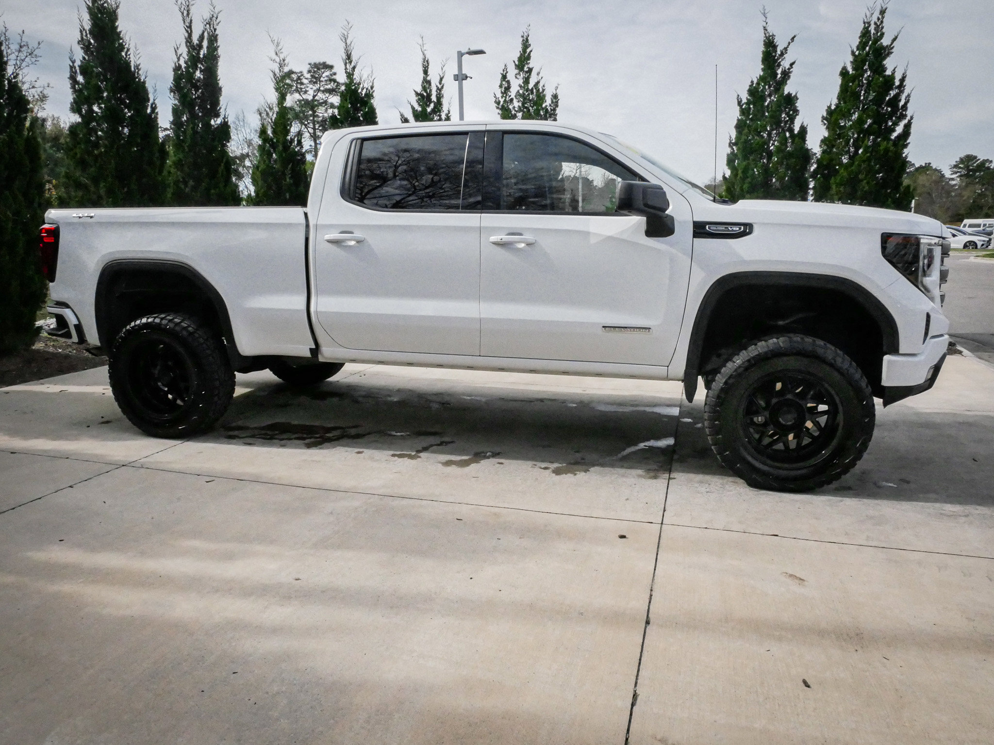 Used 2024 GMC Sierra 1500 Elevation AWD/4WD image 11
