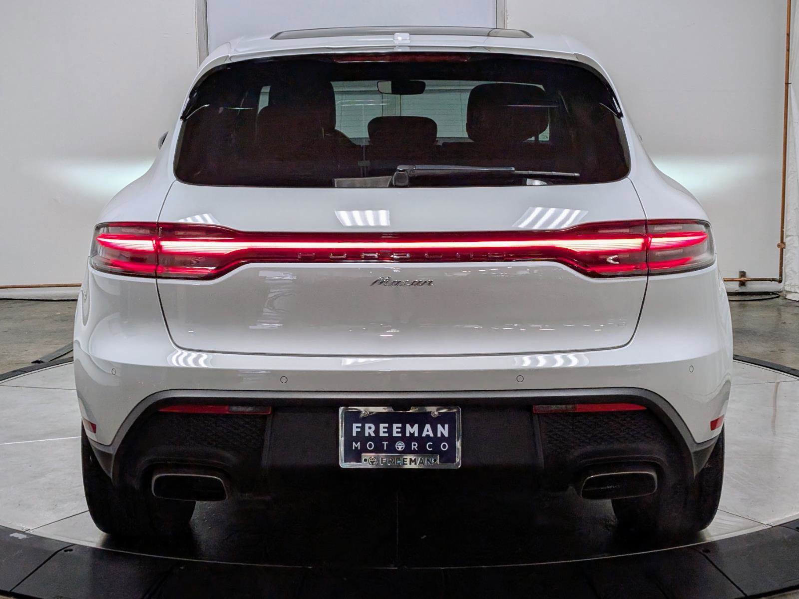 Used 2025 Porsche Macan image 8