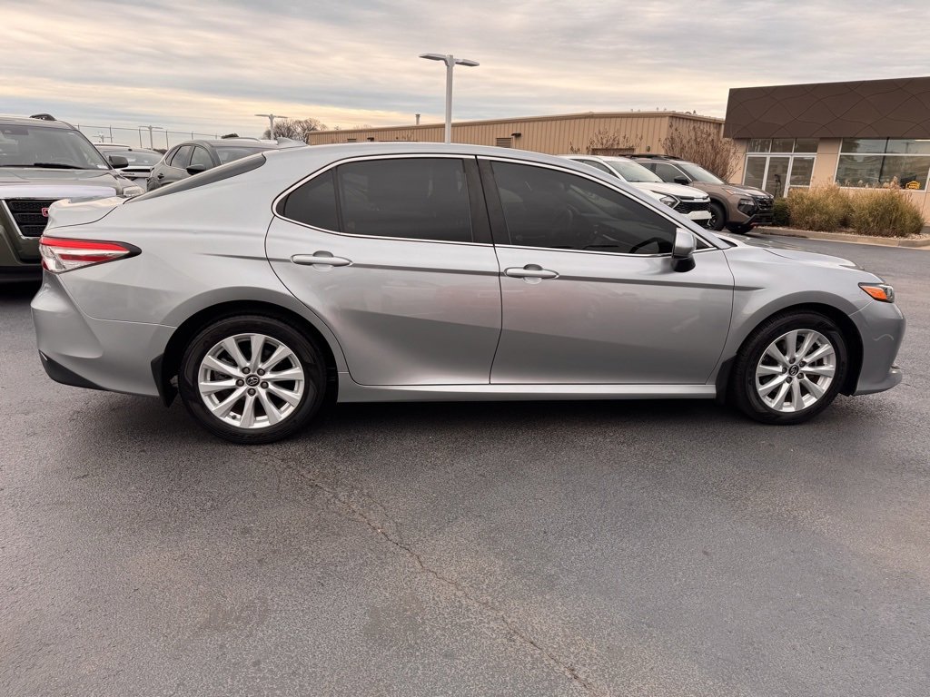 Used 2019 Toyota Camry L image 6