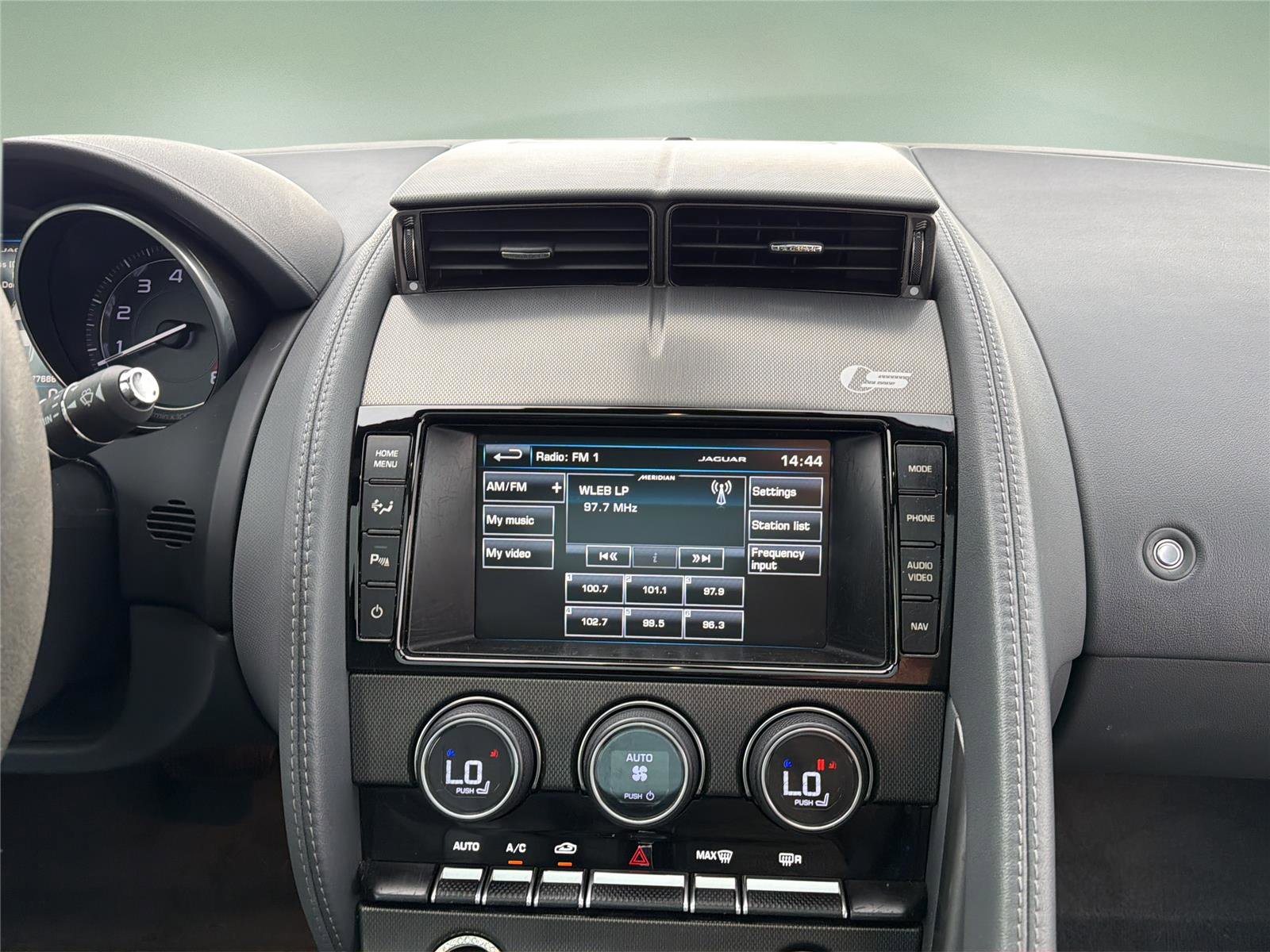 Used 2015 Jaguar F-TYPE S RWD image 10