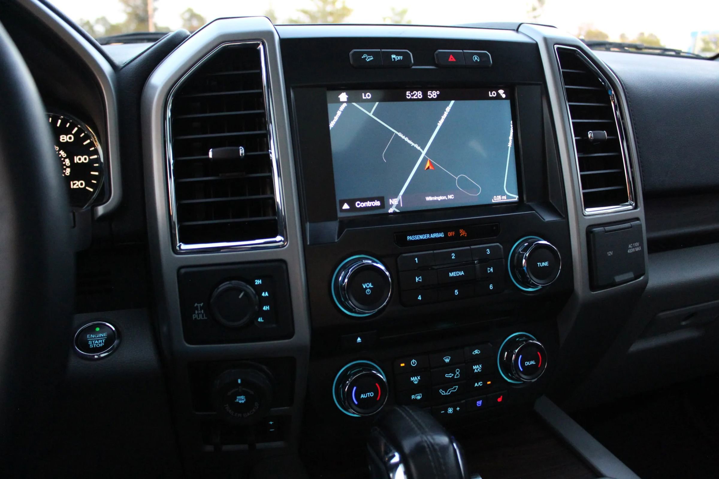 Used 2017 Ford F150 Lariat image 15