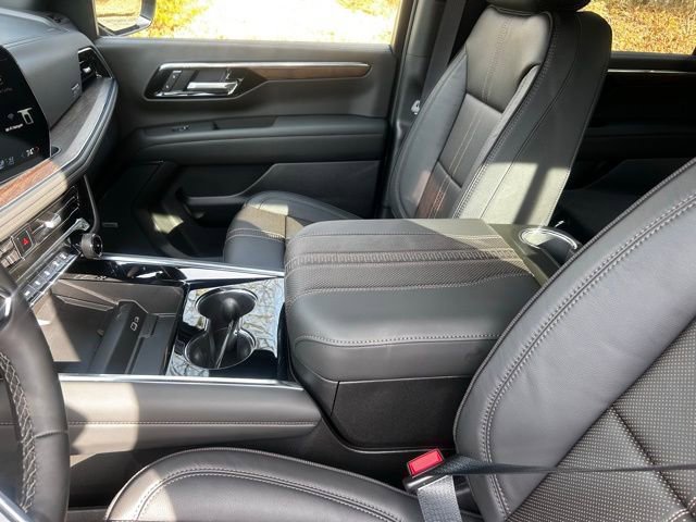 New 2026 Chevrolet Suburban High Country image 9